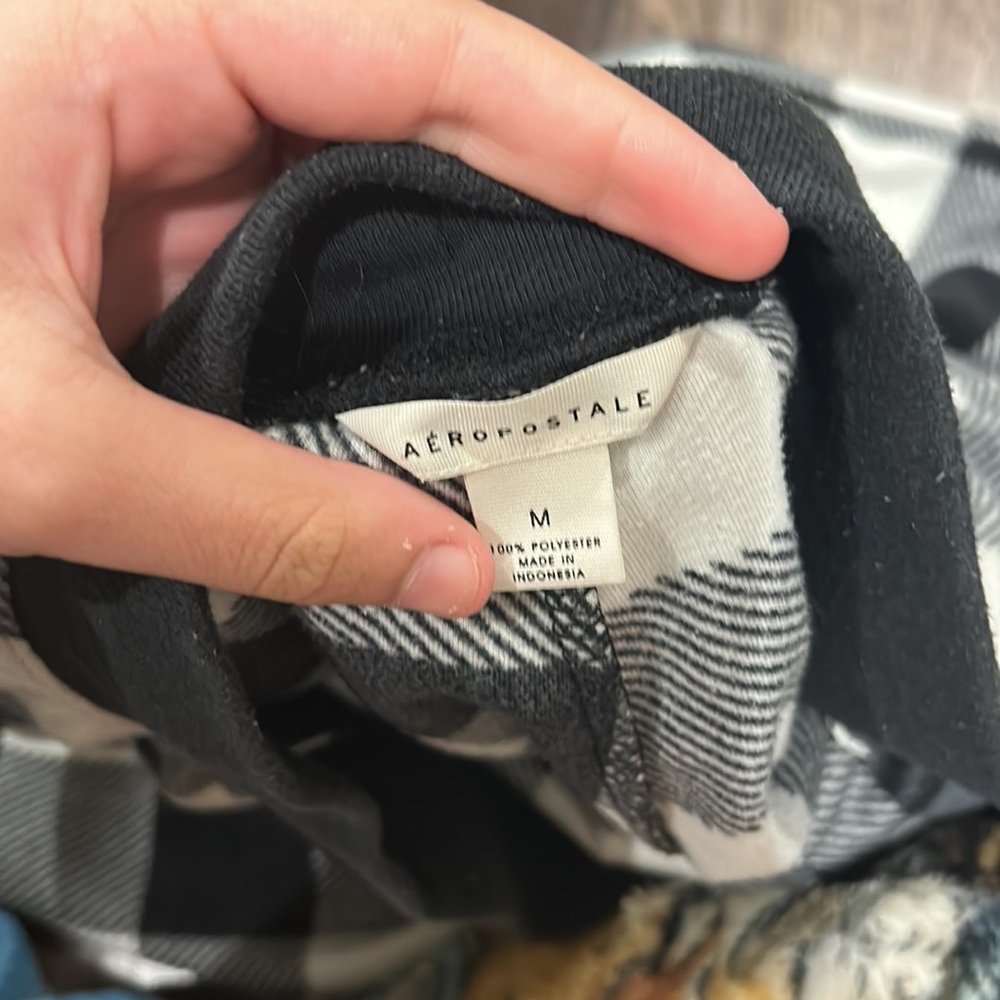 pJs - Picture 2 of 2